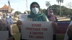 ''මුස්ලිම් නීති අහෝසි කරන්න එපා. සංශෝධනය කරන්න.''