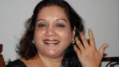 দশ বছর আগে বিবিসি বাংলাকে দেয়া এক সাক্ষাৎকারে সেই রাজ্জাক-কবরী জুটির রসায়নের রহস্য, সিনেমায় আসার পেছনের গল্প বলেছিলেন ‘মিষ্টি’ মেয়ে কবরী।