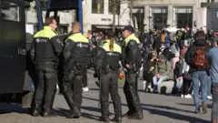 Polis