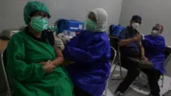 Pelaksanaan vaksin di Palangkaraya.
