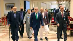 د ښاغلي عبدالله په مشرۍ د افغان دولت سولې خبرو مرکچي پلاوي دې خبر کې ګډون کړی