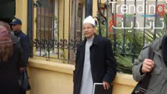 بعد انتشار فيديو لزيارة نشطاء بارزين في الحراك السلمي لبيت علي بلحاج، نائب رئيس الجبهة الإسلامية للإنقاذ المحلَّة، شهدت مواقع التواصل الجزائرية جدلا بين مؤيد ومستنكر للزيارة.