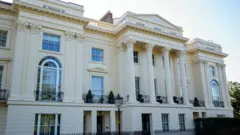 وثائق باندورا: الأسرة القطرية الحاكمة تجنبت دفع ضرائب بقيمة 18,5 مليون جنيه إسترليني لشراء قصرين في لندن