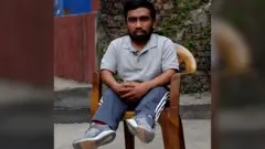 दुवै खुट्टा बाङ्गो भएका, तीन फिट सात इन्च उचाई रहेका र नशाको रोगी पनि भएका २८ वर्षिय सागर सुनार विश्वकर्माको सगरमाथा चढ्ने लक्ष्य छ। उनले कसरी तयारी गरिरहेका छन्? एक भिडिओ।