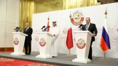 Türkiye, Rusya ve Katar dışişleri bakanları Mevlüt Çavuşoğlu, Sergey Lavrov ve Muhammed bin Abdurrahman Al Sani, 11 Mart'ta Doha'da üçlü toplantı gerçekleştirdiler