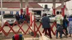 Àwọn èrò tó ń tò fún epo bẹntiró