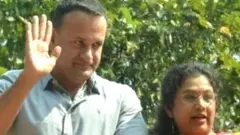 आयर्लंडचे पंतप्रधान लिओ वराडकर हे सिंधुदुर्गातल्या मालवण येथील वराड या त्यांच्या मूळ गावी भेटीवर आले आहेत.