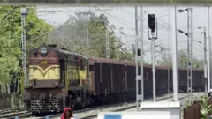 সীমান্তের গেদে স্টেশনে ঢুকছে একটি ভারতীয় মালগাড়ি। ফাইল ছবি