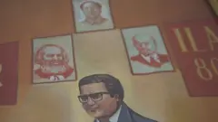 Figura de Abimael Guzmán junto a las de Karl Marx, Mao Zedong y Vladimir Lenin.