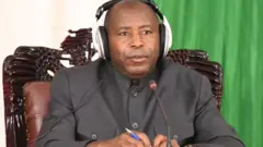 Perezida Evariste Ndayishimiye avuga ko hari ingorane zikiri ku Rwanda yagiriza ko rubitse abakoze ivyaha mu Burundi