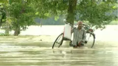 বাংলাদেশের উত্তরাঞ্চলের মানুষ প্রতিবছরই বন্যার মুখোমুখি হয়। কিন্তু এবার প্রস্তুতির আগেই বর্ষার শুরুতেই বন্যা আঘাত হেনেছে।