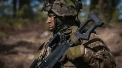 በፊንላንድ በሚከናውን ዓለም አቀፍ የጦር ልምምድ ላይ የሚሳተፍ ወታደር