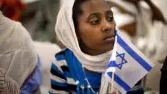 ቤተእስራኤላዊት ህጻን ባንዴራ እስራኤል ሒዛ
