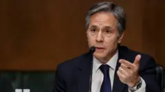 ABD Dışişleri Bakanı Anthony Blinken, Senato'da Türkiye ile ilgili açıklamalarda bulundu. Senato Dış İlişkiler Komisyonu Başkanı Bob Menendez'in sorusu üzerine Blinken, "Türkiye'nin kimi zaman olması gerektiği gibi bir NATO müttefiki olarak davranmadığını" dile getirdi.