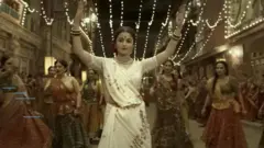 ફિલ્મ ગંગૂબાઈ કાઠિયાવાડીના આ દૃશ્યમાં ગંગૂબાઈ અને તેમની સાથેની સ્ત્રીઓ મળીને ગરબા કરે છે અને ઢોલિડા નામના ગીતે ખૂબ નાચે છે.