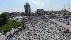 Taksim Camii açıldı