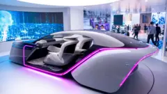 GettyImages- 4月18日，上海車展上紅旗展出的一輛E-LS概念車。