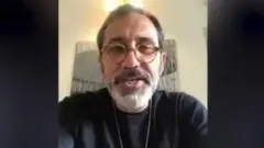 در فاصله بین دو بازداشت، آقای شرقی مرتب با خانواده خود در آمریکا در تماس بود