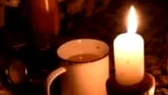 ਉਰੂਗਨੇ ਦੀ ਰਾਜਧਾਨੀ ਵਿੱਚ ਮੋਮਬੱਤੀ ਦੇ ਚਾਨਣ ਵਿੱਚ ਕੰਮ ਕਰ ਰਹੀ ਸੁਆਣੀ।