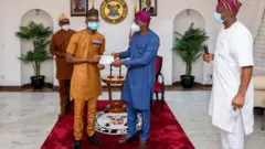 Babajide Sanwo-Olu fun akẹkọọ LASU lẹbun owo