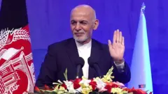 روز ملی سرباز؛ غنی می‌گوید 40 سال است صلح را از مردم افغانستان دریغ کرده‌اند