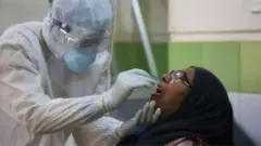 বাংলাদেশে করোনাভাইরাস সংক্রমণ আবার বাড়ছে