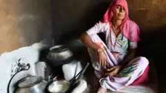 મહિલા