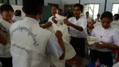 ကန့်ကွက်သူက ဥပေဒနဲ့အညီ အထောက်အထားနဲ့ ကန့်ကွက်ခဲ့တယ်လို့ ခရိုင်ရွေးကောက်ပွဲ တာဝန်ရှိသူပြော