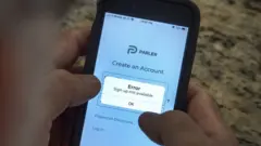 شخص يحاول الدخول على "بارلر" ويجد رسالة تقول إن هناك خطأ