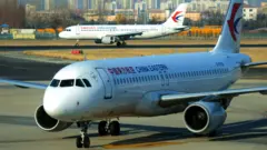 青島流亭機場上的中國東方航空客機