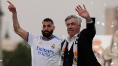 Karim Benzema dan Carlo Ancelotti.
