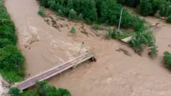разрушенный мост через Черный Черемыш возле села Криворивня