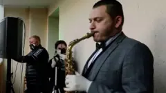 Cаксофонист Игорь Ермошкин