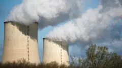 مفاعل لتوليد الطاقة النووية.