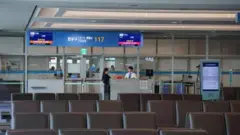 አንጎላውያን ስደተኞች በሴዑል አውሮፕላን ማረፊያ