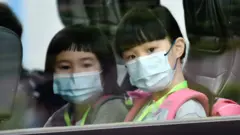 香港「第四波疫情」再致半停課　家長老師們齊憂慮