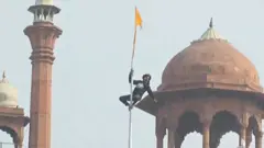 செங்கோட்டையில் பறக்கவிடப்பட்டது காலிஸ்தான் கொடியா?