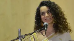 এক ভিডিও টুইটে তিনি মহারাষ্ট্রের মুখ্যমন্ত্রীকে তুই-তোকারি করেন।