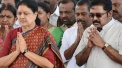'சசிகலா, தினகரன் தமிழகத்தில் கலவரத்தை தூண்ட சதித் திட்டம்' - அதிமுக புகார்