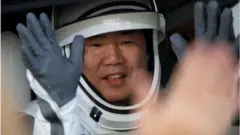 宇航員野口聰一現已經坐過SpaceX的載人龍船艙」、「聯盟號」太空艙和航天飛機。