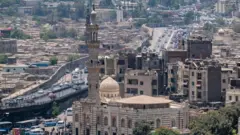 مسجد السيدة عائشة بنت جعفر الصادق بن محمد الباقر بن على زين العابدين بن الحسين بن علي بن أبي طالب في القاهرة