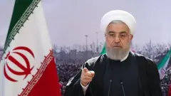 همزمان با سخنرانی حسن روحانی در روز پیروزی انقلاب اسلامی عده‌ای در اصفهان علیه او شعار می‌دادند