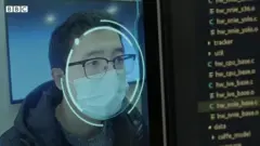 মাস্ক পরা ব্যক্তি