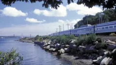 이 노선은 북아메리카에서 가장 오래된 여객 기차 노선으로, 100년 이상 할리팩스와 몬트리올로 승객들을 실어 날랐다