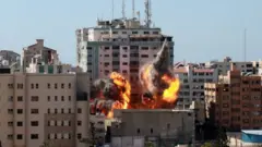 Jengo linalohifadhi pfisi za vyombo vya habari vya Aljazeera na Associated Press
