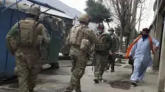د افغانستان د کورنیو چارو وزارت وايي، کابل ښار کې پر درمسال د وسلوالو برید پای ته ورسېد، چې په وینا یې ۲۵ ولسي وګړي وژل شوي او ۸ نور ټپیان دي.