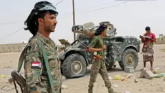 مقاتلين مع قوات الحزام الأمني المدعوم من الإمارات والموالية للمجلس الانتقالي الجنوبي