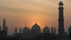 مدن باكستان الكبرى بدون كهرباء ومنها لاهور.