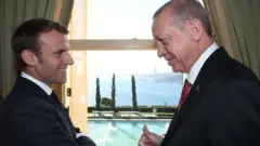ما أصل الخلاف بين تركيا وفرنسا؟