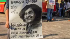 ঢাকা বিশ্ববিদ্যালয়ে ডিজিটাল নিরাপত্তা আইনে গ্রেফতার শিক্ষকের মুক্তির দাবীতে বিক্ষোভ, ১৫-০৬-২০২০।